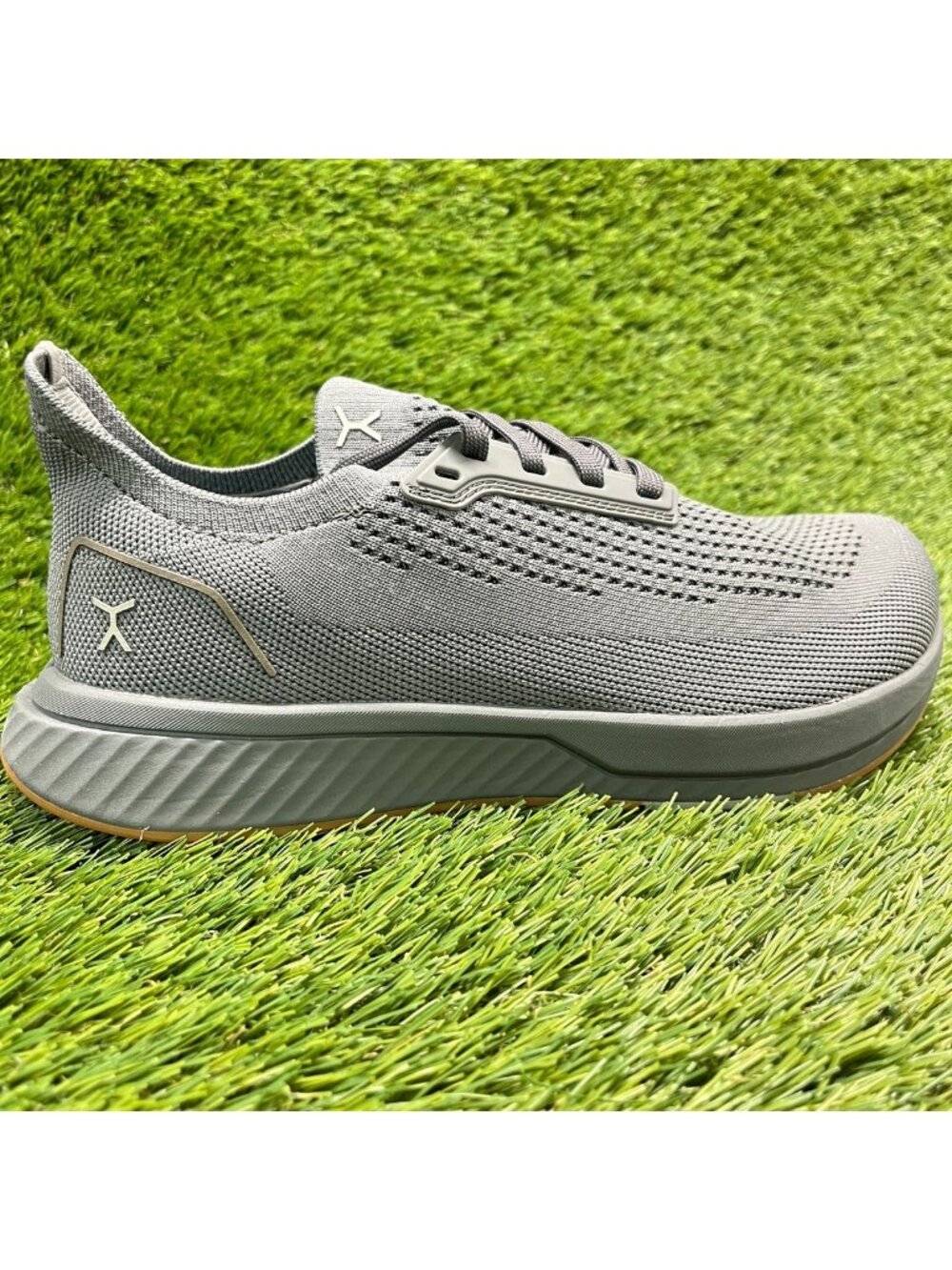 Flux Footwear Adapt Runner Gray Gum Womens Size 8 Athletic Knit Shoes Sneakers